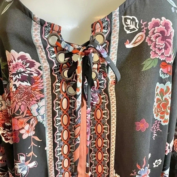 Takara Size XL Black Floral Blouse Top Flared Sleeves Lace/Tie Up Neck - Picture 4 of 9